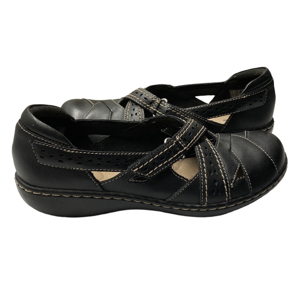 Clarks black leather Mary Janes loafers size 6